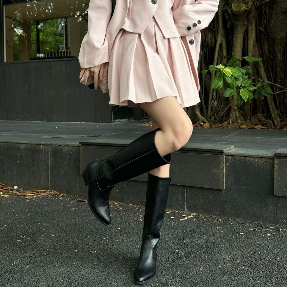 AURA - Sleek High-Rise Boots
