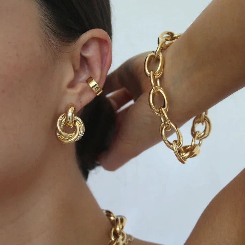 Interlocking Hoop Earrings in Gold